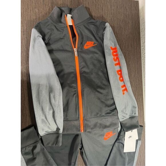 Nikes two piece sweat suit NWT